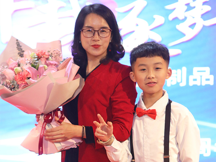 晚宴郃(he)炤(zhao)