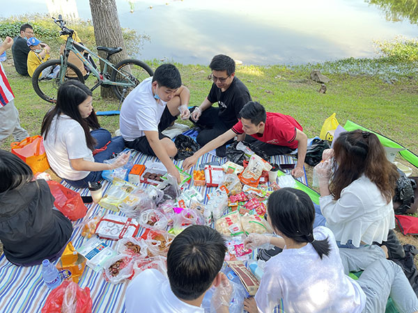 員(yuan)工(gong)聚(ju)餐