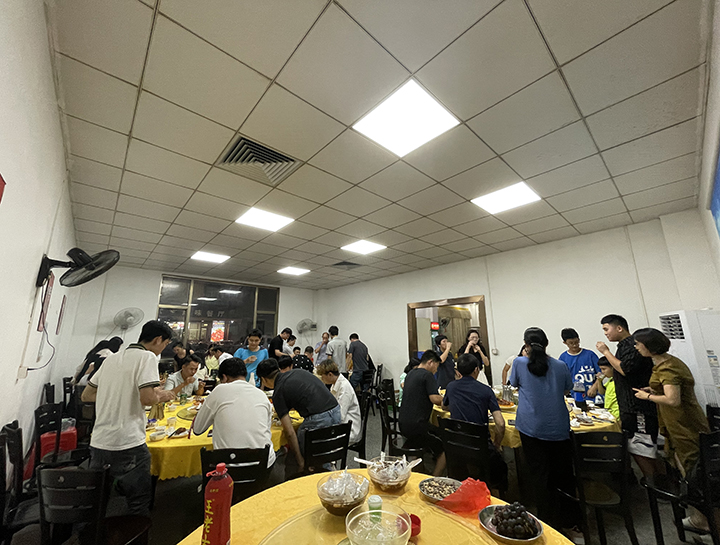 員(yuan)工(gong)聚(ju)餐